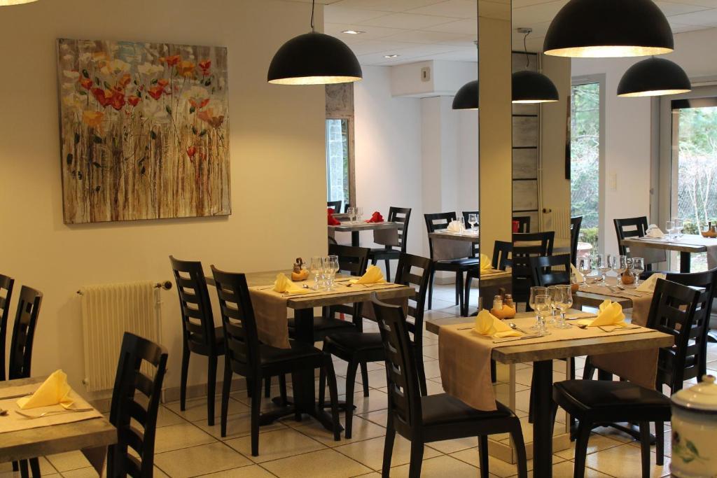 Hotel Restaurant Aux Genets D'Or Mandailles-Saint-Julien Buitenkant foto