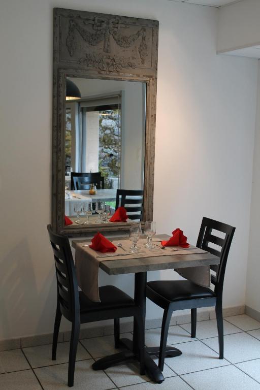 Hotel Restaurant Aux Genets D'Or Mandailles-Saint-Julien Buitenkant foto